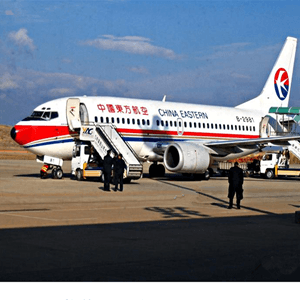 滋润机场空运航空快运业稳步发展的原因是什么？
